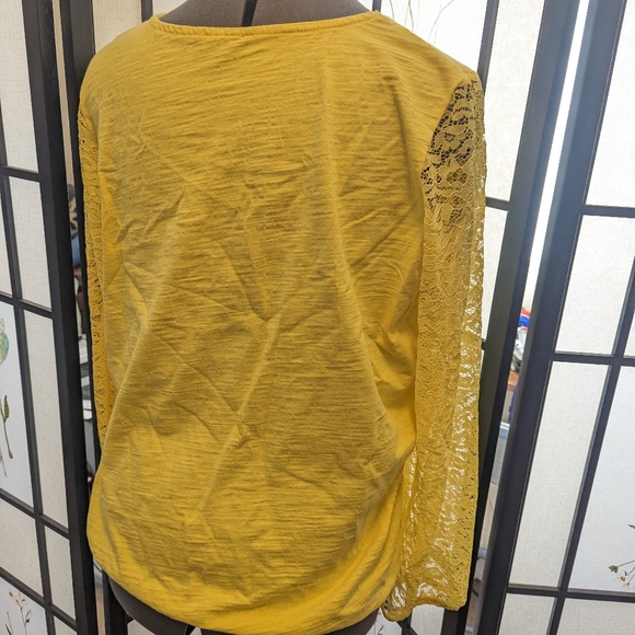 Woman's top - Picture 3 of 4